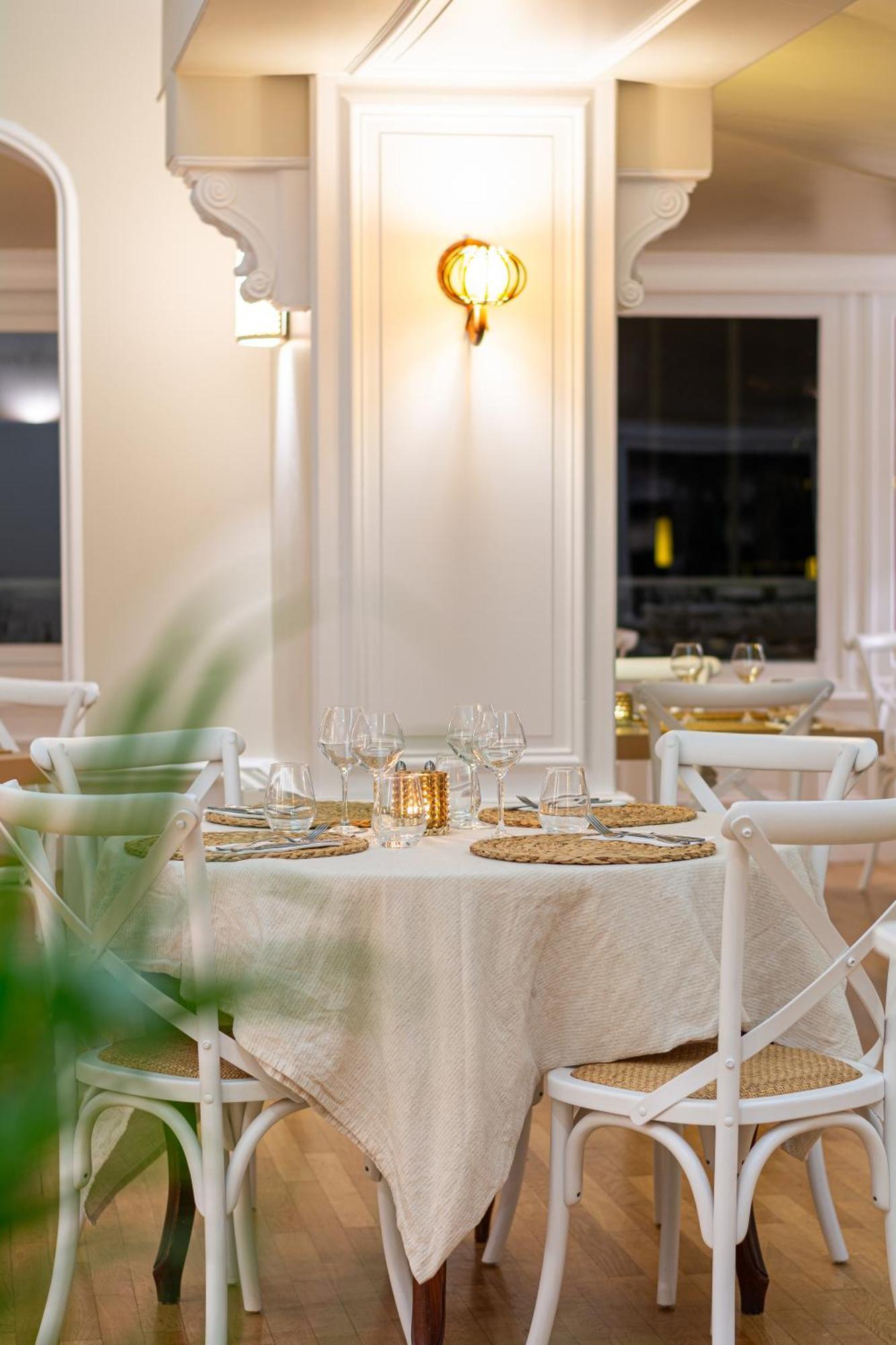 Hotel De La Plage Курсёль-сюр-Мер Экстерьер фото