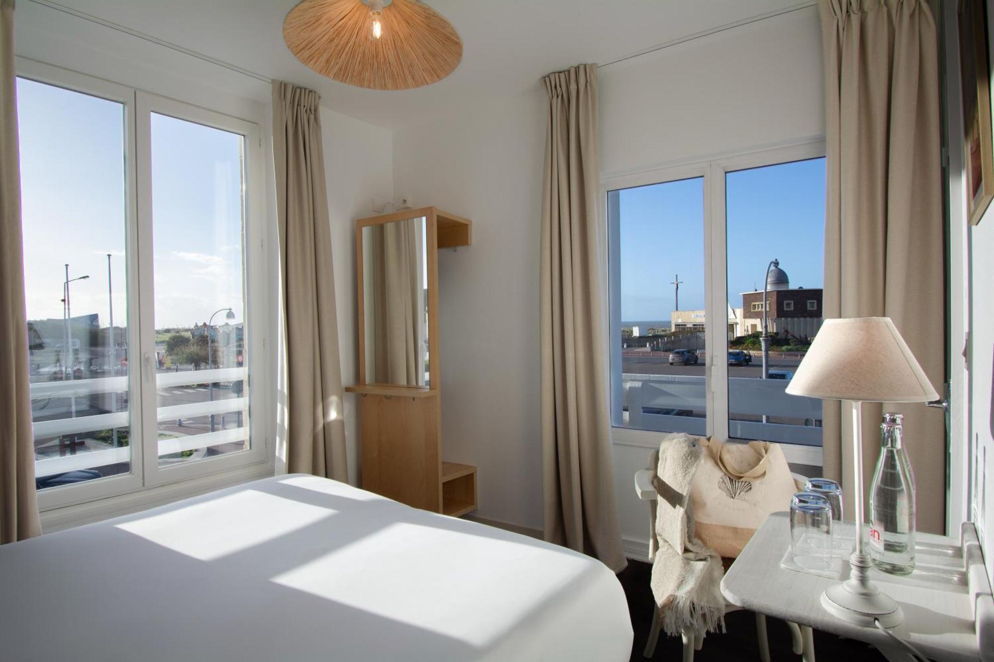Hotel De La Plage Курсёль-сюр-Мер Экстерьер фото